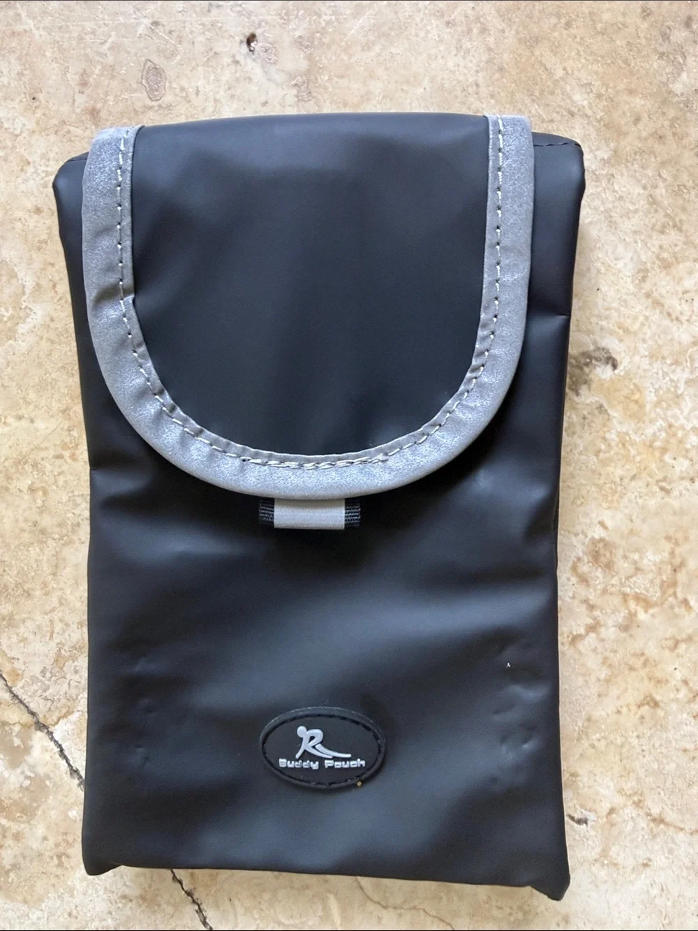 BUDDY POUCH excellent condition, black and gray